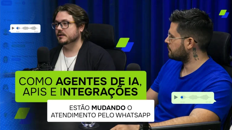 Arte da Live do Chatspot com Eron Greco e Thiago Xavier em estúdio de podcast, com o título "Como agentes de IA, APIs e integrações estão mudando o atendimento pelo WhatsApp", elementos gráficos da identidade visual do Chatspot em verde e azul, e simulação da interface de conversas da plataforma ao fundo